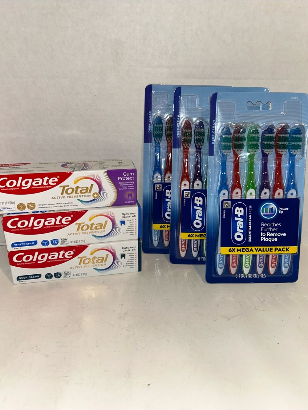 Oral-B 6-Pack Value Toothbrush Set with Colgate toothpaste bundle